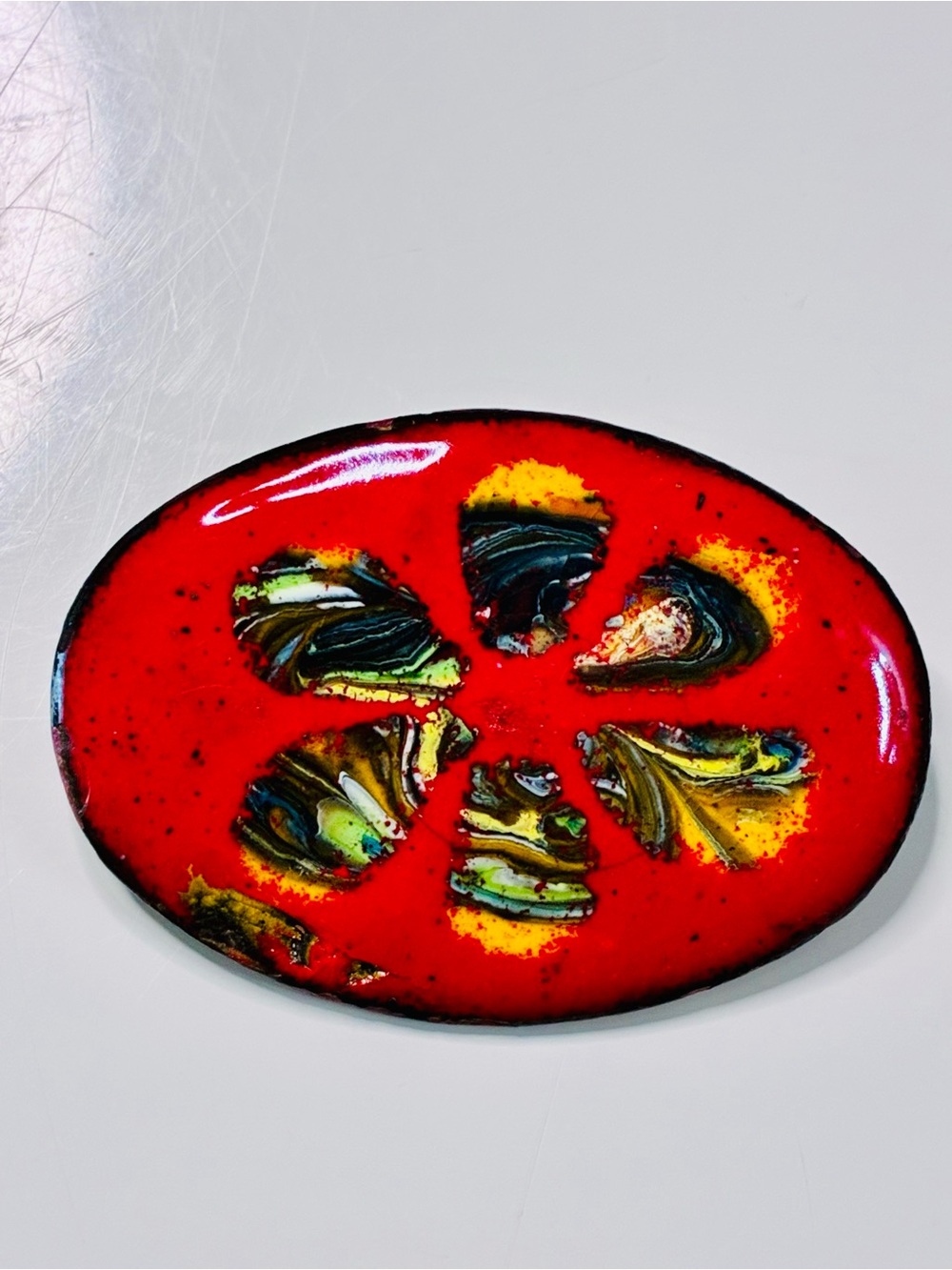 VTG Bold Dramatic Tiny Little Red Yellow & Green Accents Unisex Enamel Brooch